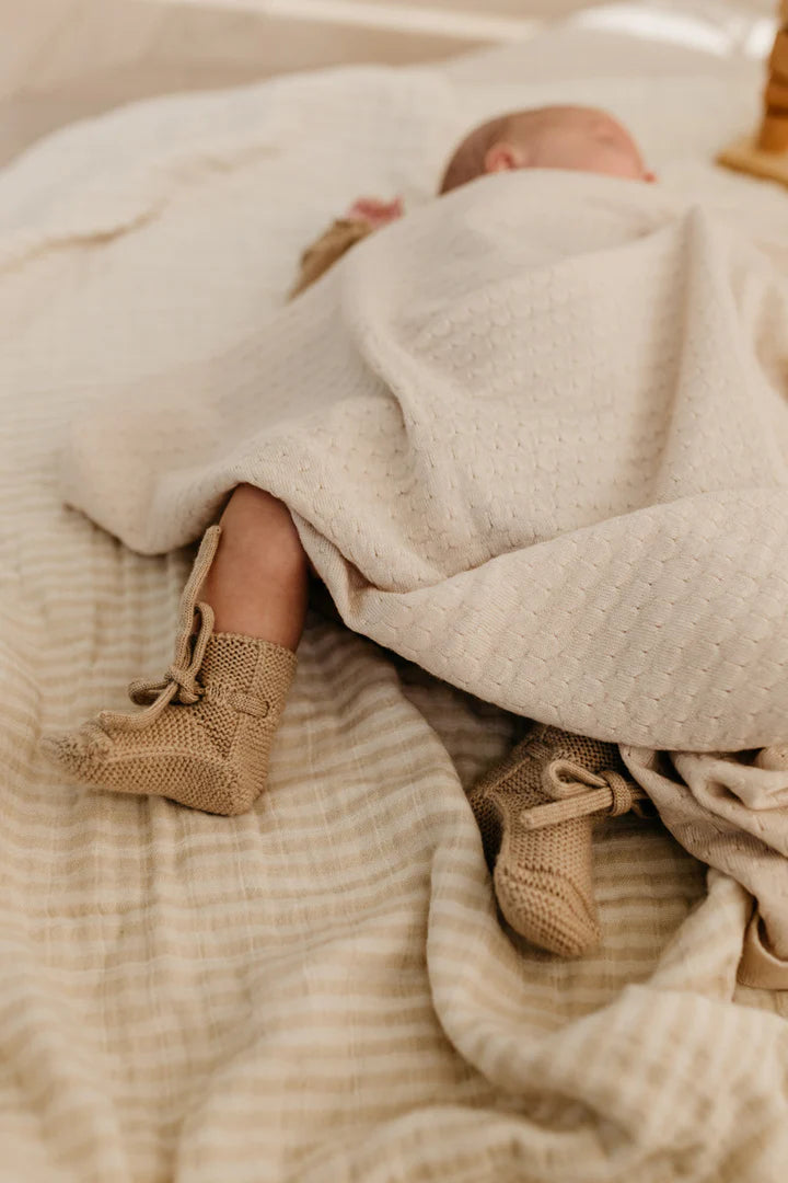 Hvid - Babyschuhe aus Wolle - 'Booties - Sand'