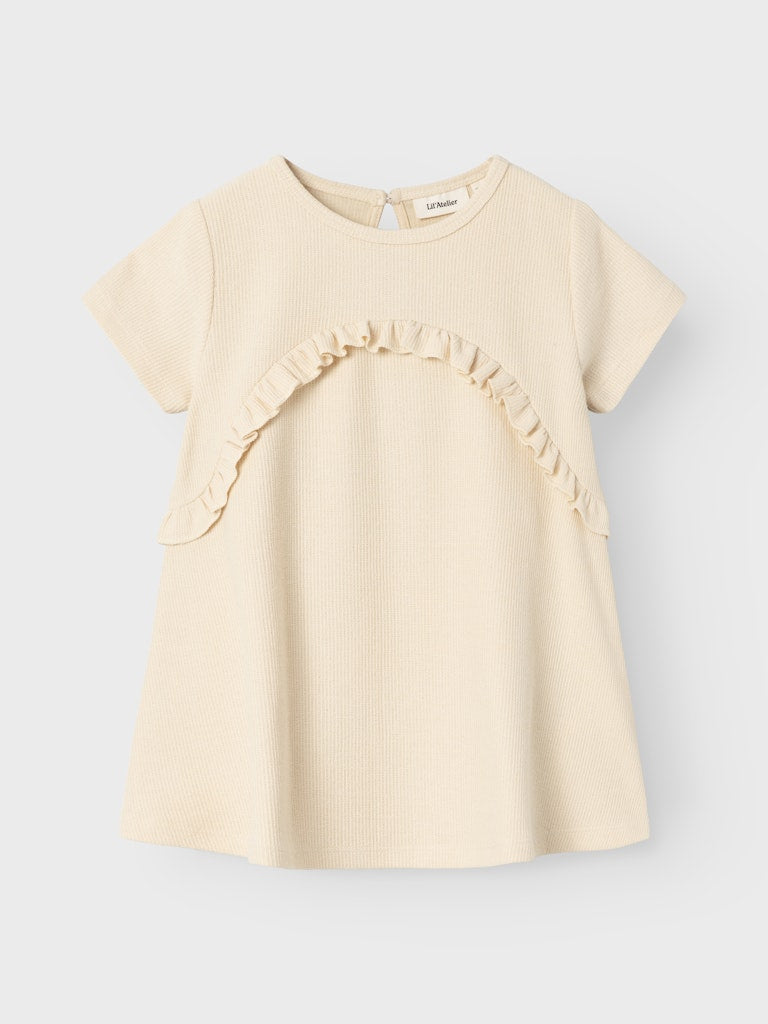 Lil Atelier - Kleid mit Rüschen 'NMFJOLENE SS LOOSE SWEAT DRESS LIL - Bleached Sand'