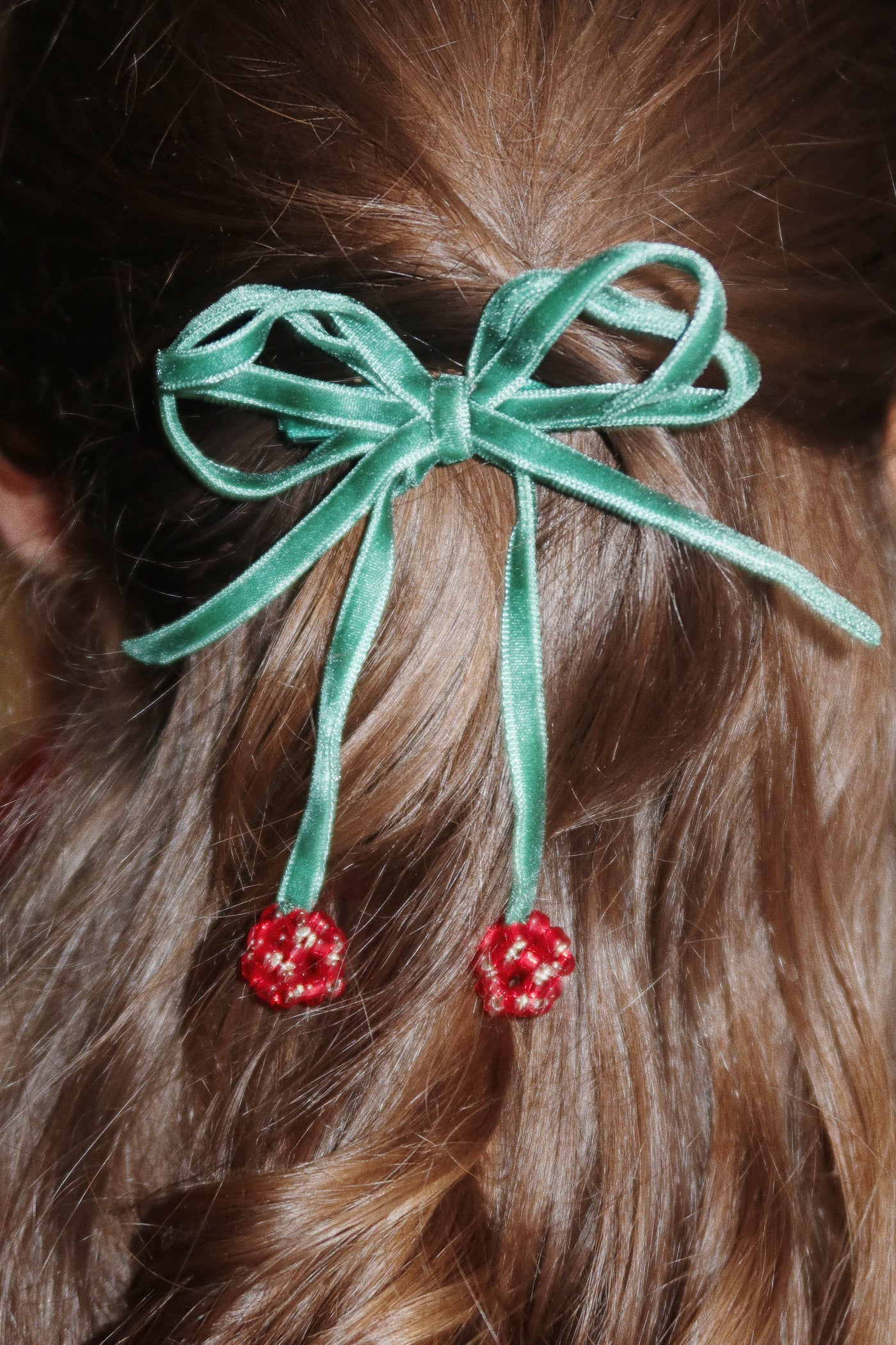 Konges Slojd - Haarspangen mit Kirschen '2 PACK CHERRY BOW HAIR CLIPS - SMOKE PINE'