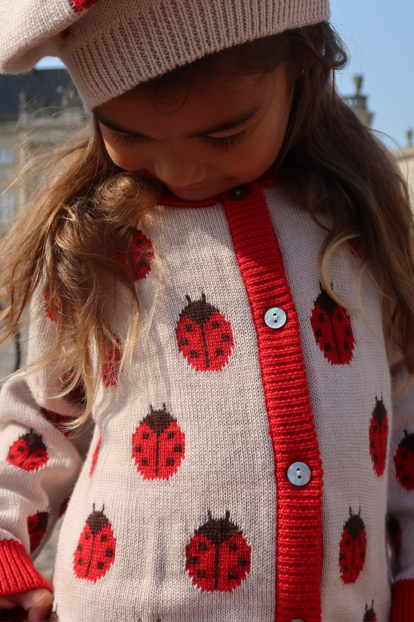 Konges Slojd - Strickjacke aus Wolle Marienkäfer 'BELOU KNIT CARDIGAN - LADYBUG'